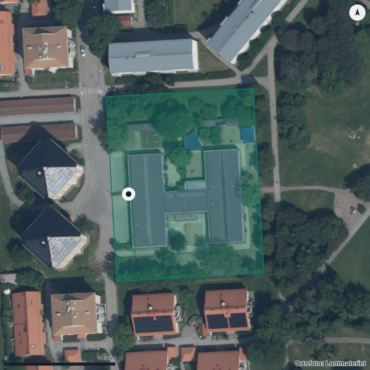Flygbild över Uppsala Montessori, ortofoto från Lantmäteriet