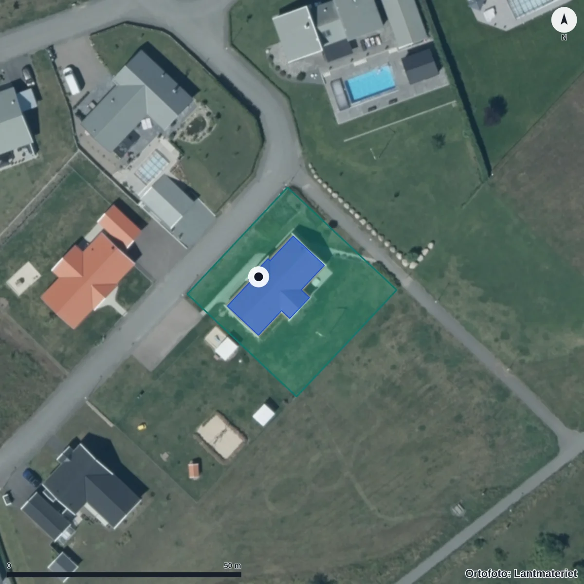 Flygbild över Montessoriförskolan Små Hjärtan, ortofoto från Lantmäteriet