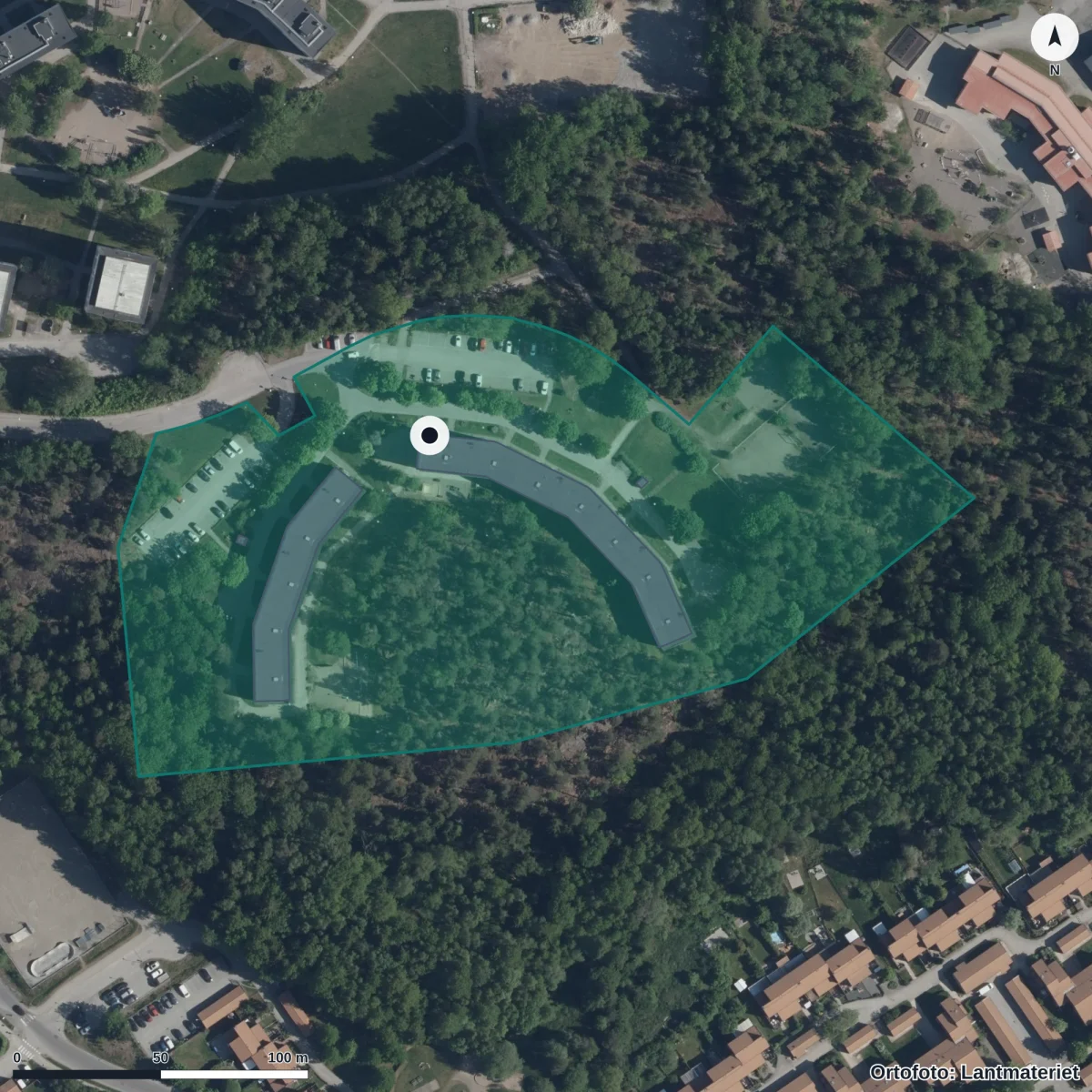 Flygbild över Montessoribarnens Förskolor Och Skolor I Botkyrka, ortofoto från Lantmäteriet
