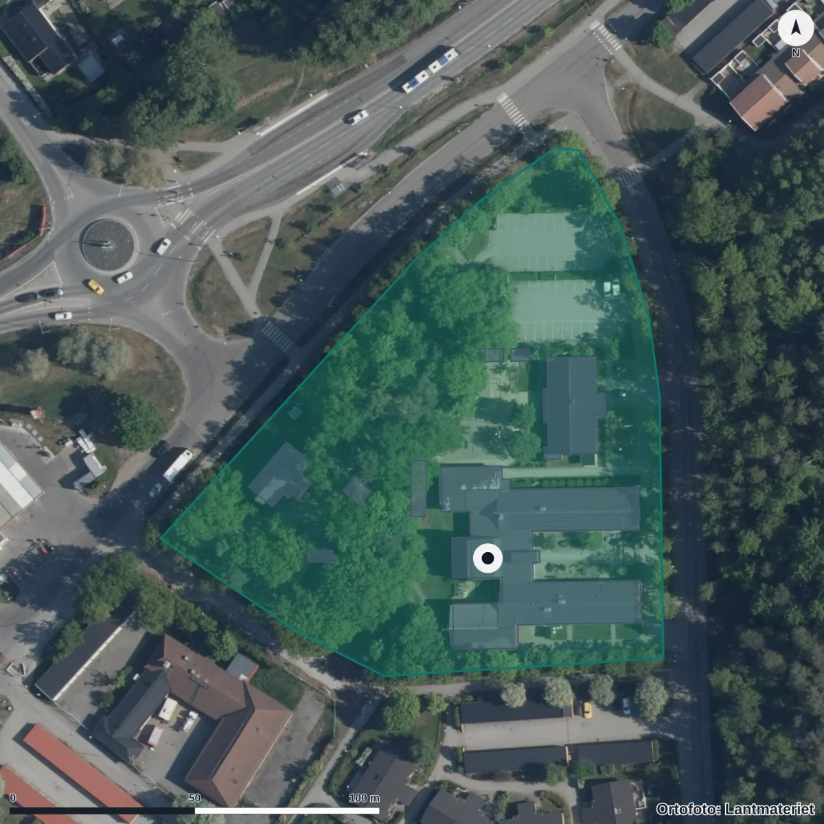 Flygbild över Kyrkans Förskola, Ekerö Pastorat, ortofoto från Lantmäteriet