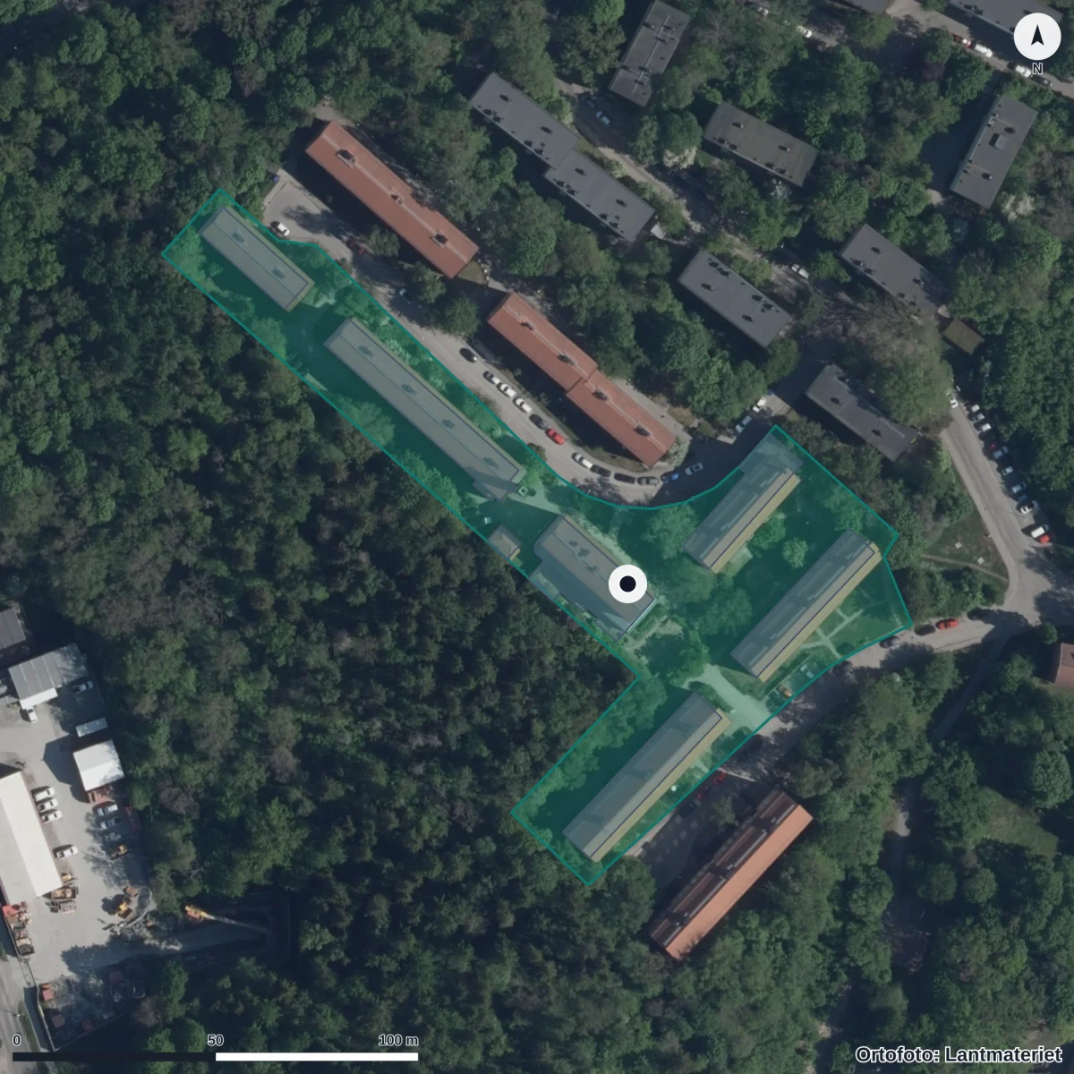 Flygbild över Förskolan Lillgårdens Waldorfförskola, ortofoto från Lantmäteriet