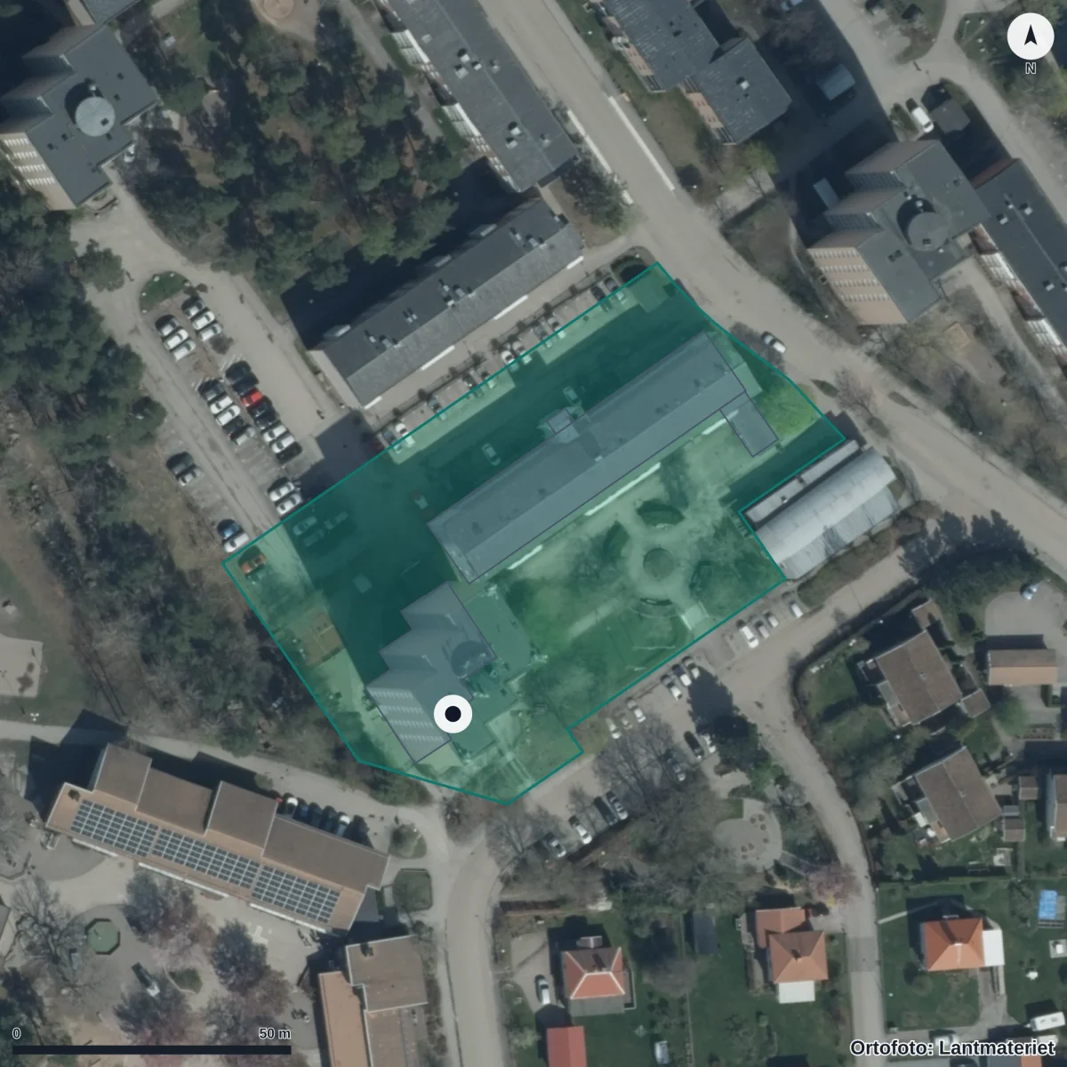 Flygbild över Enköpings Montessoriförskola, ortofoto från Lantmäteriet