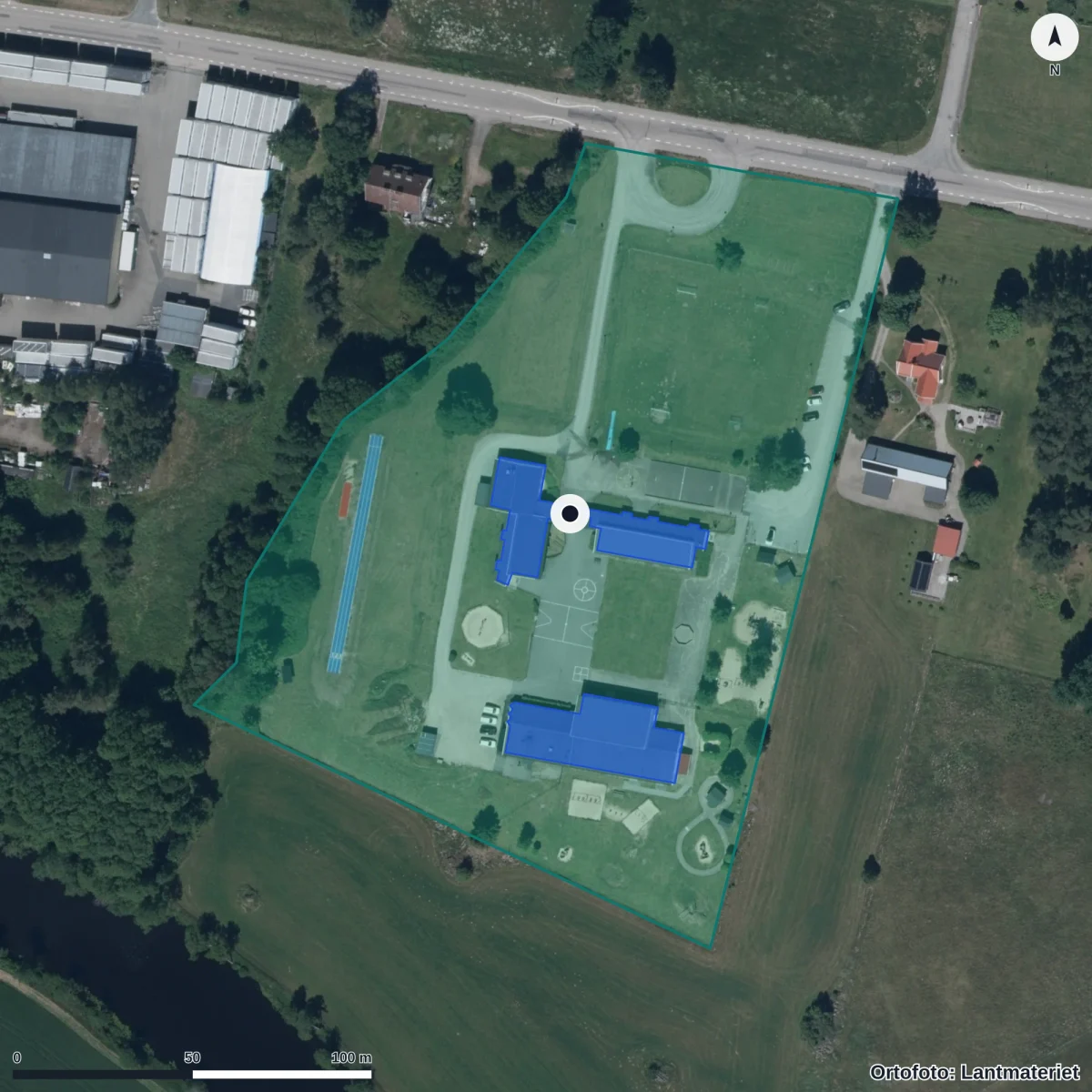 Flygbild över Hamneda Förskola, ortofoto från Lantmäteriet