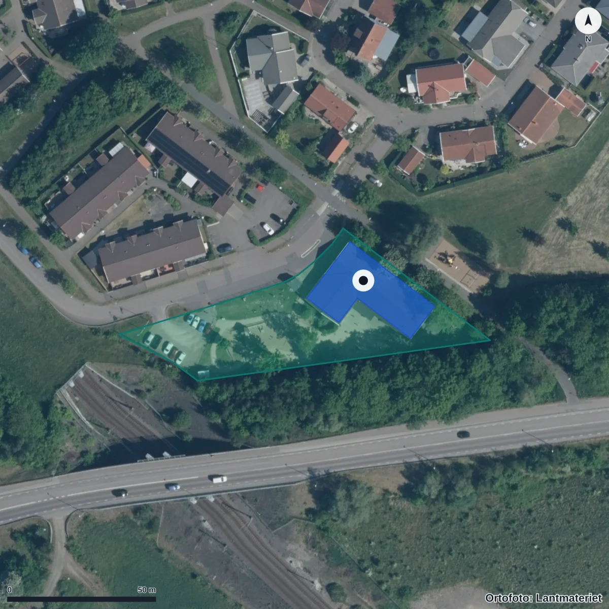 Flygbild över Pysslingen Förskolor Raus, ortofoto från Lantmäteriet