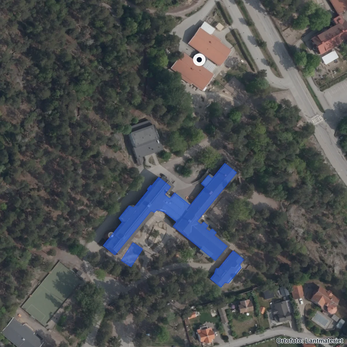 Flygbild över Tallbackens Förskola, ortofoto från Lantmäteriet