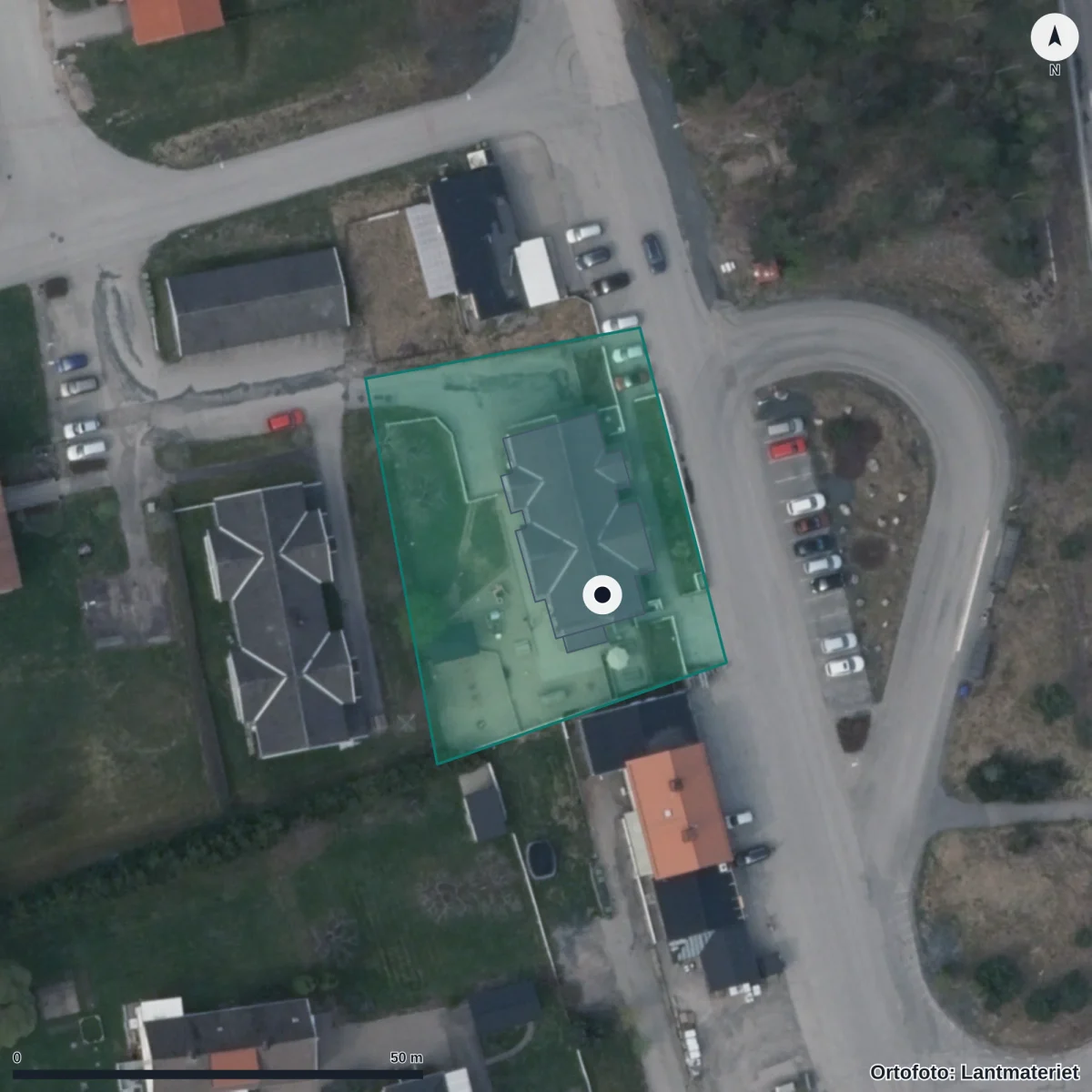 Flygbild över Föräldrakooperativet Bergatrollet, ortofoto från Lantmäteriet
