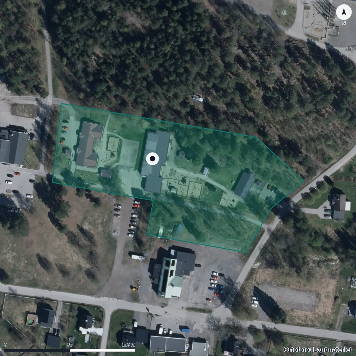 Flygbild över Bergeforsens Förskola, ortofoto från Lantmäteriet
