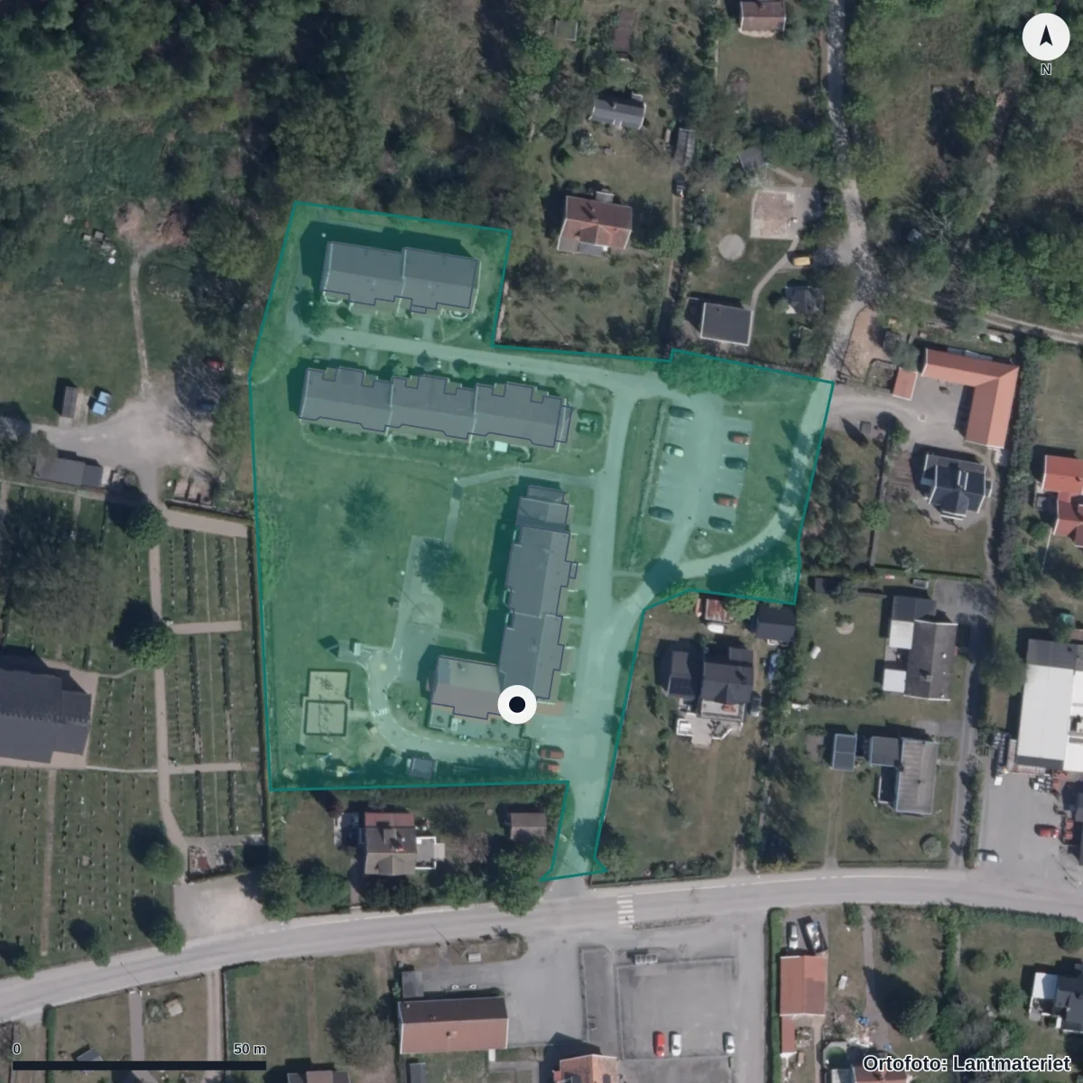 Flygbild över Torhamn Friförskola Och Fritidshem Torlyckan, ortofoto från Lantmäteriet