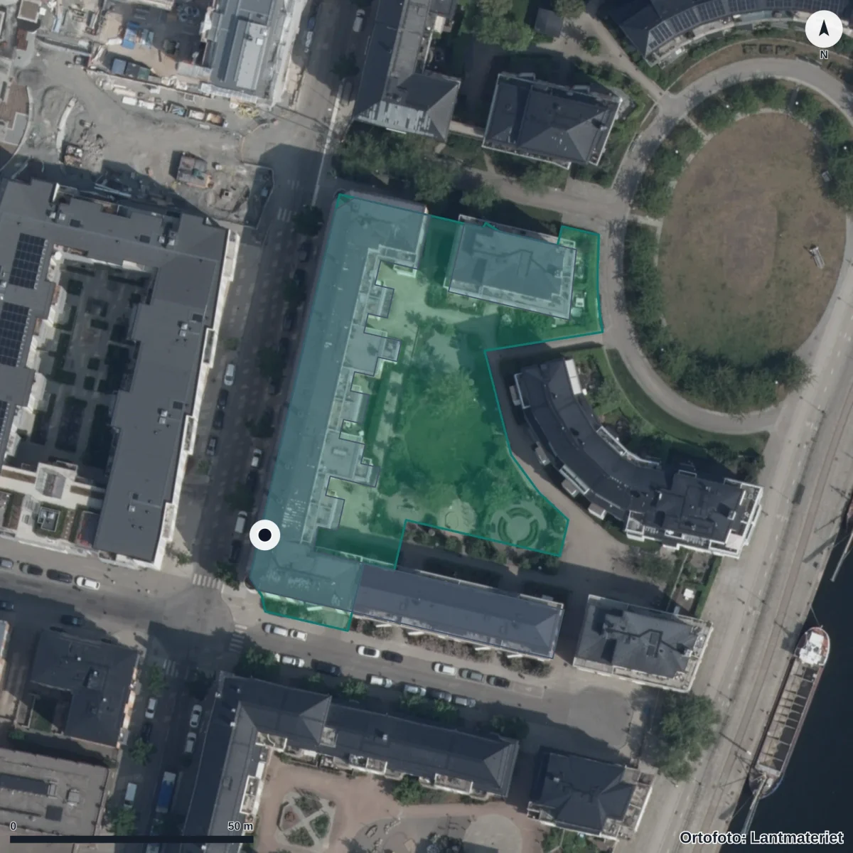 Flygbild över Förskolan Miniforskarna, ortofoto från Lantmäteriet