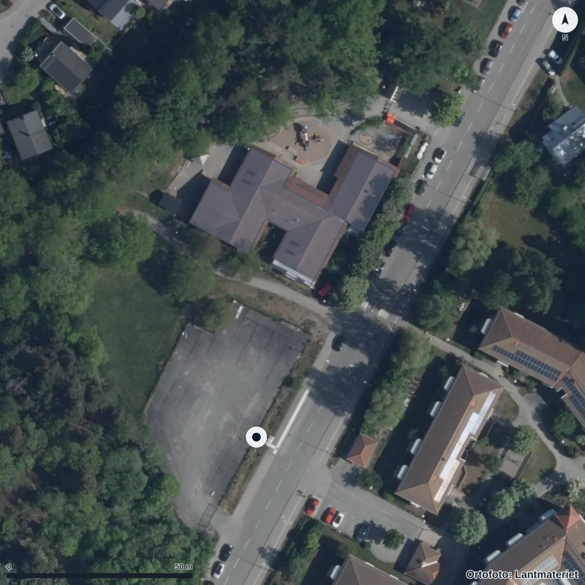 Flygbild över Förskolan Juvelen, ortofoto från Lantmäteriet