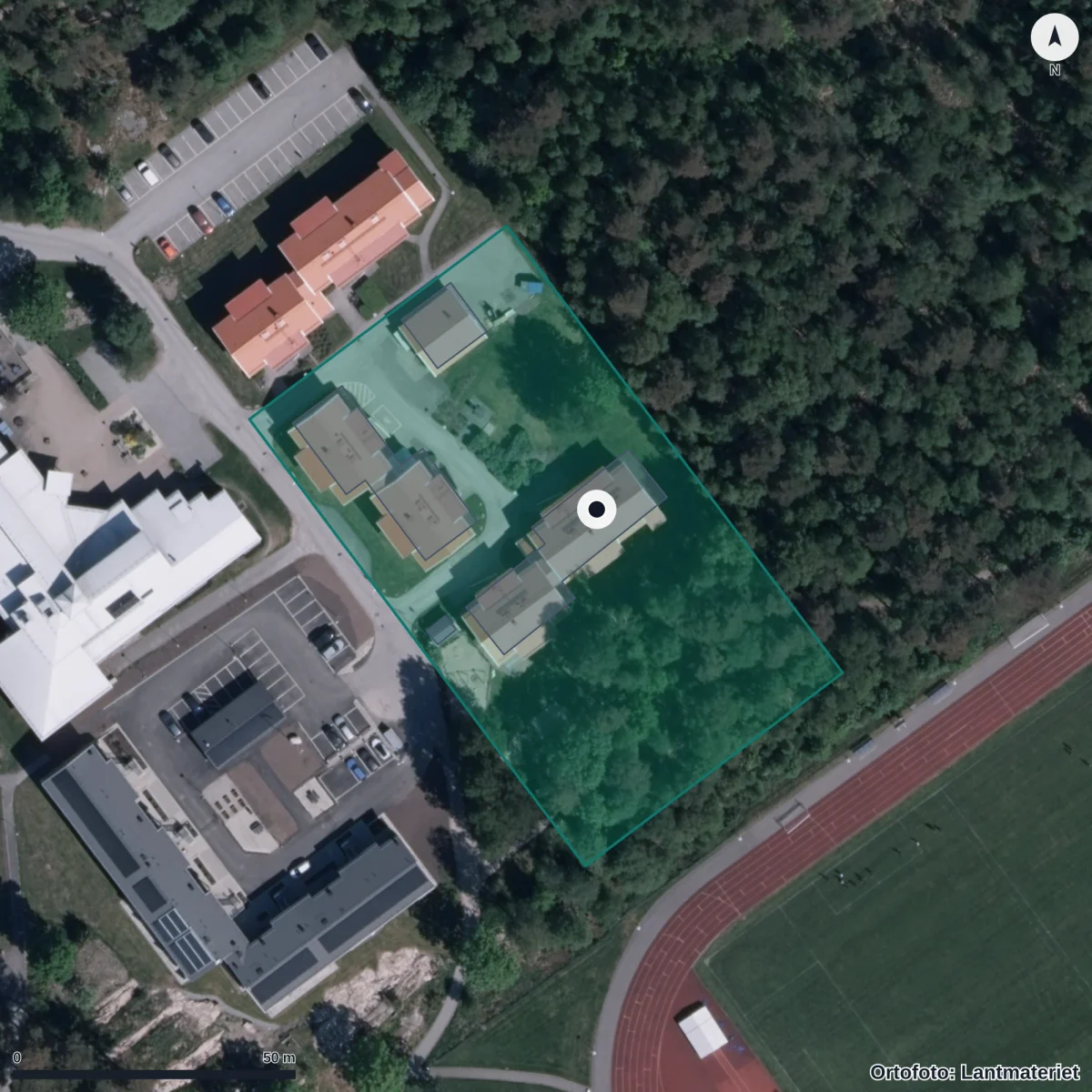 Flygbild över Tanumshedes Föräldrakooperativa Daghem Myllret, ortofoto från Lantmäteriet