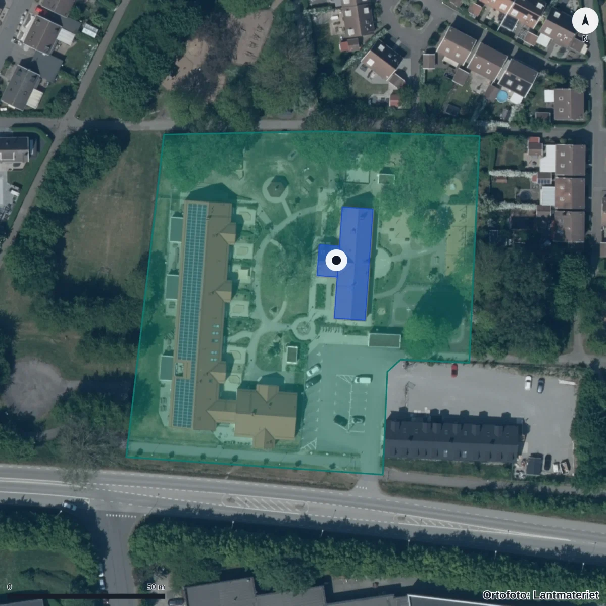 Flygbild över Asklunda Montessoriförskola, ortofoto från Lantmäteriet