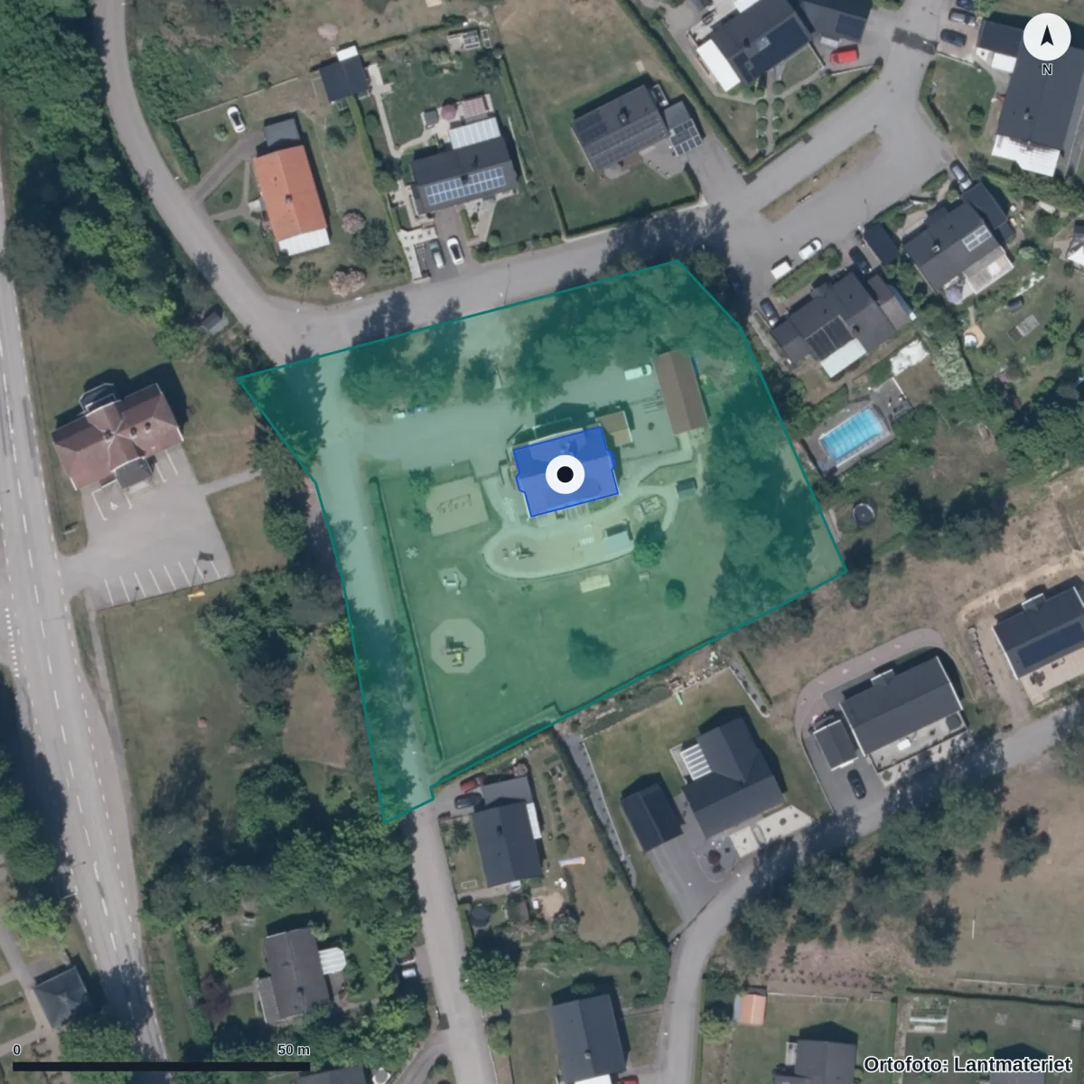 Flygbild över Förskolan Klockarbacken, ortofoto från Lantmäteriet