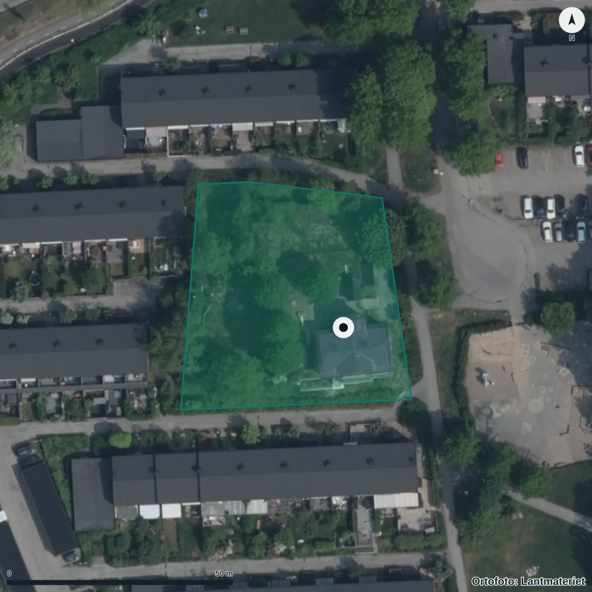Flygbild över Engla Förskola, ortofoto från Lantmäteriet