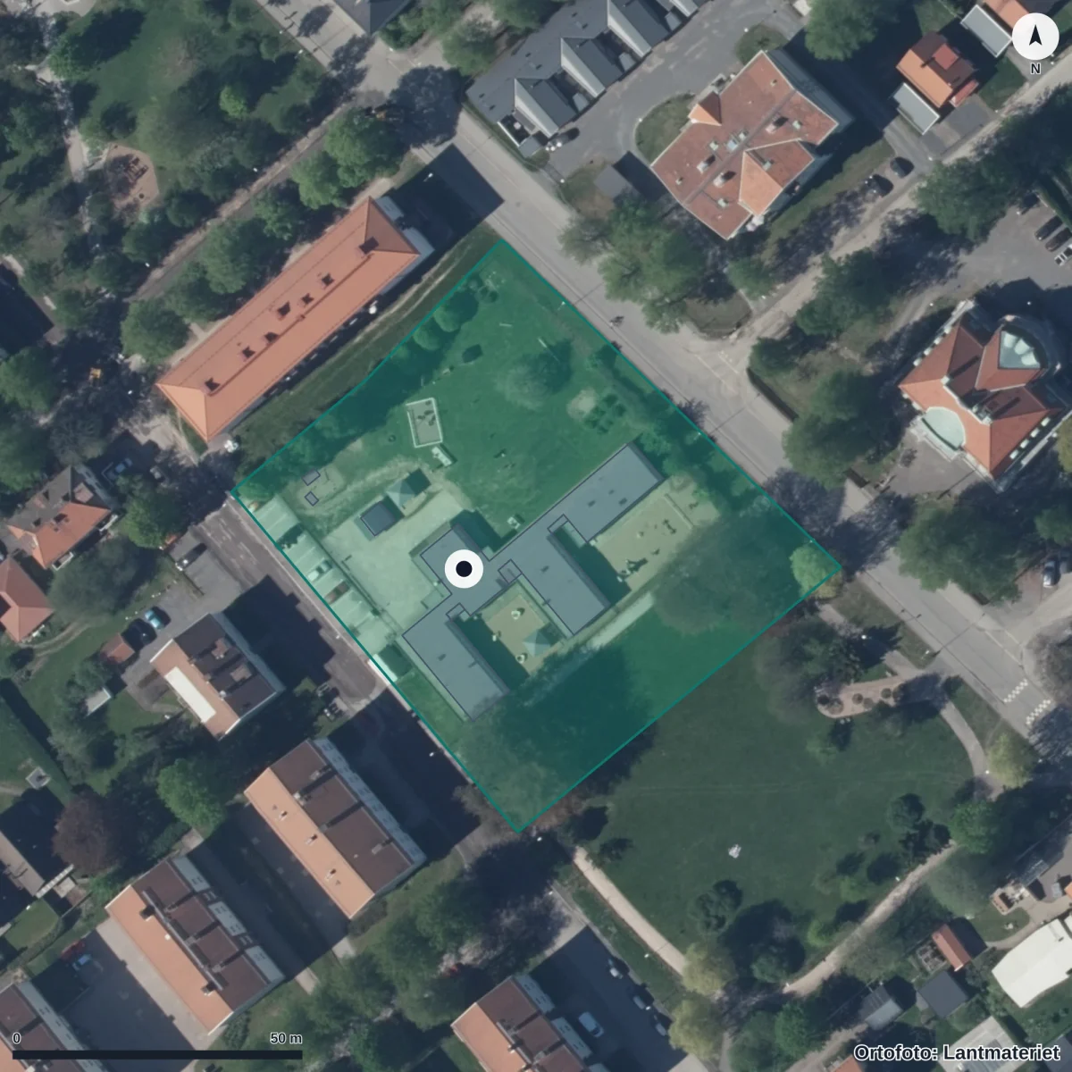 Flygbild över Östermalmsgårdens Förskola, ortofoto från Lantmäteriet