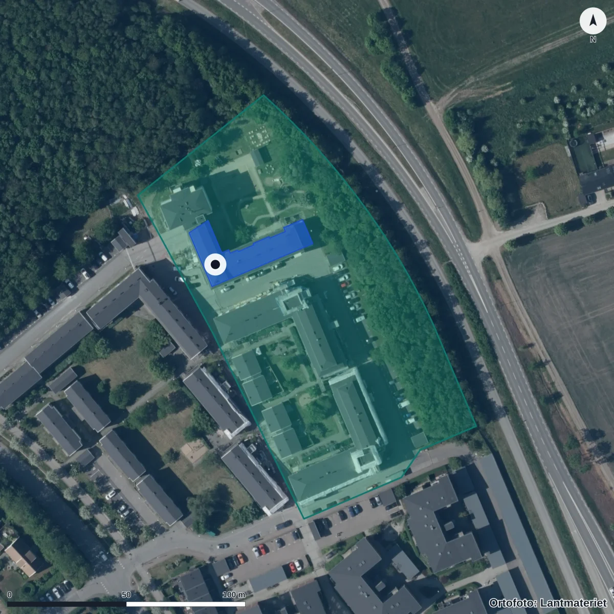 Flygbild över Montessoriförskolan Färgsolen, ortofoto från Lantmäteriet