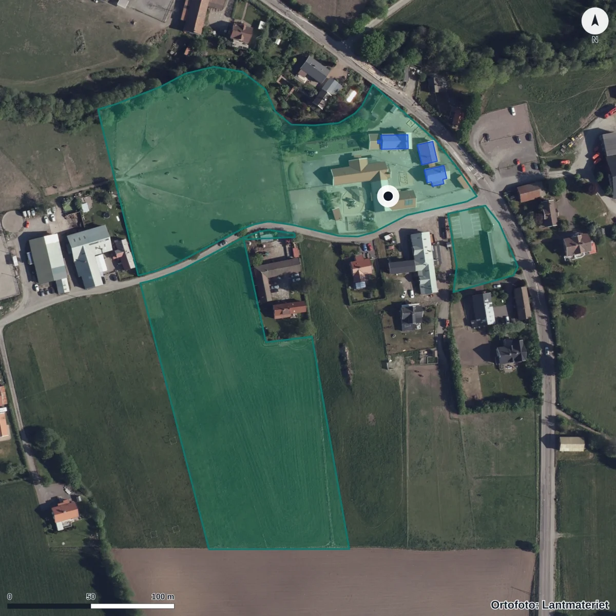 Flygbild över Hällesåkers Fkp. Knyttet, ortofoto från Lantmäteriet