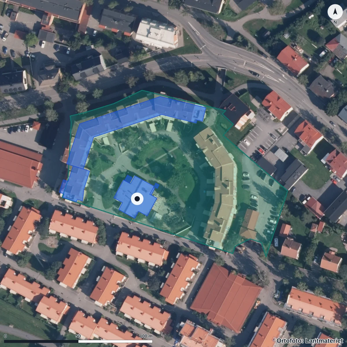 Flygbild över Montessoriförskolan Duvan, ortofoto från Lantmäteriet