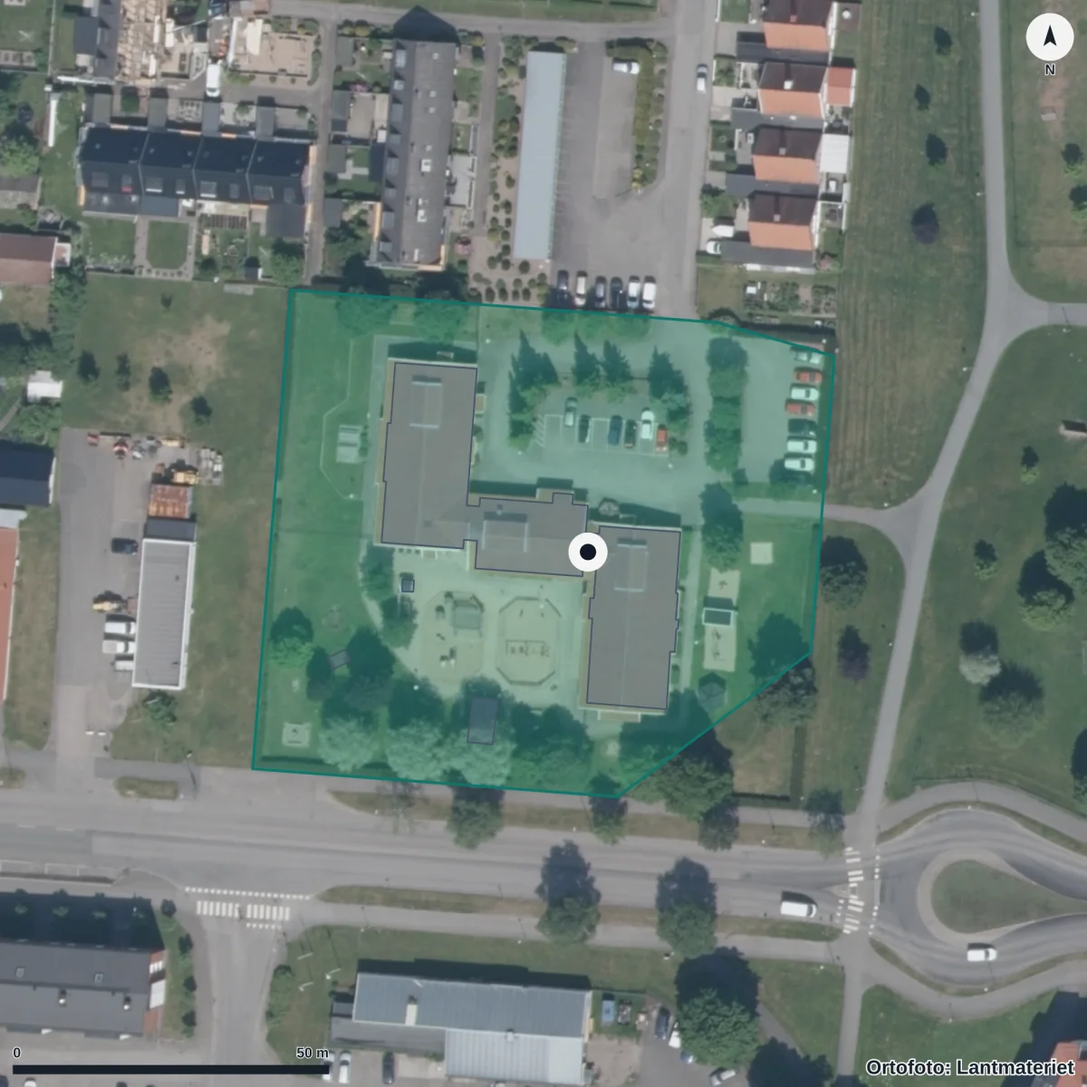 Flygbild över Förskolan Axet, ortofoto från Lantmäteriet