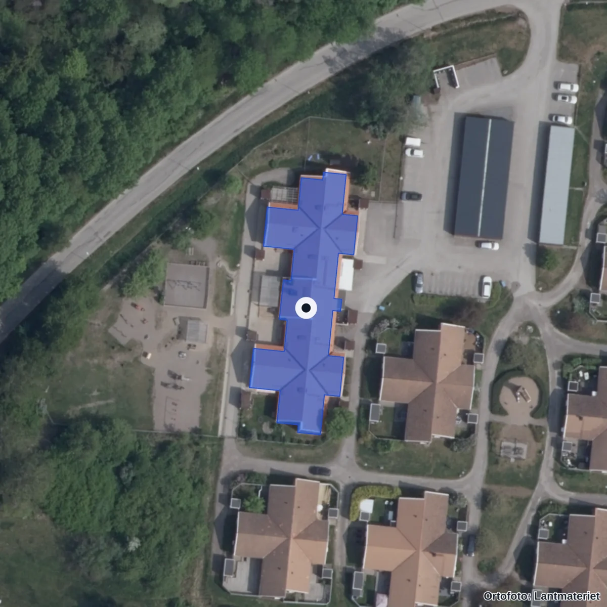 Flygbild över Hasselbackens Förskola, ortofoto från Lantmäteriet