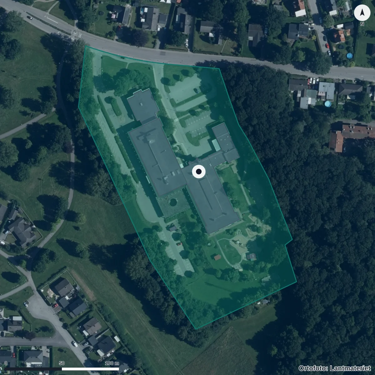 Flygbild över Eslövs Montessorifriskola, ortofoto från Lantmäteriet
