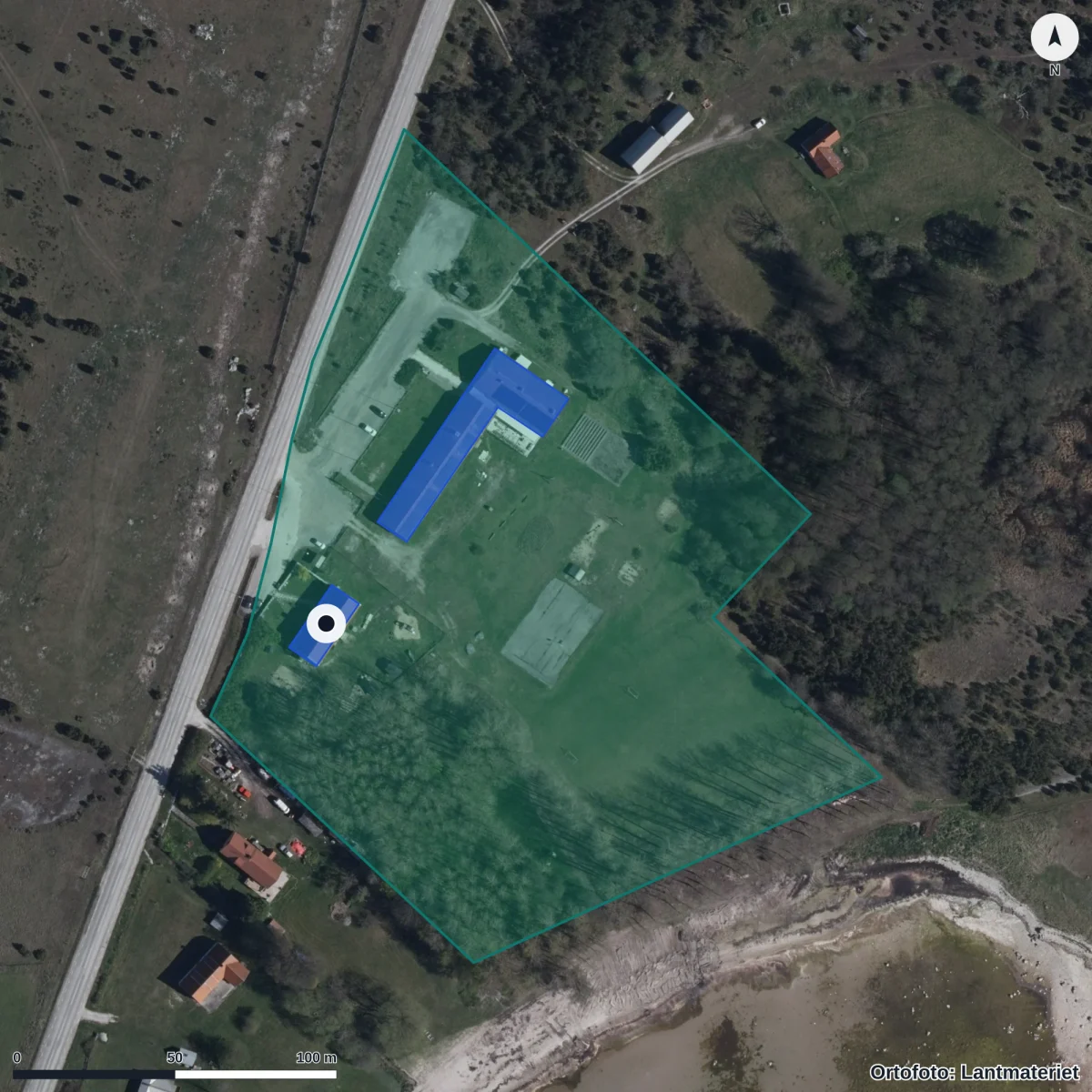 Flygbild över Fårö Förskola Fritids Ekonomiska Förening, ortofoto från Lantmäteriet