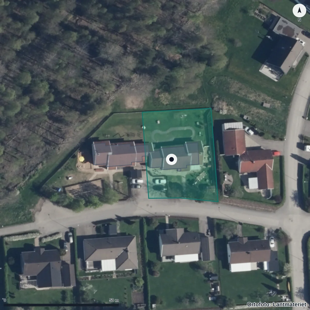 Flygbild över Backstugans Förskola, ortofoto från Lantmäteriet