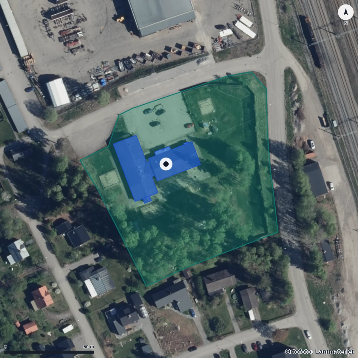 Flygbild över Julibackens Idrottsförskola, ortofoto från Lantmäteriet