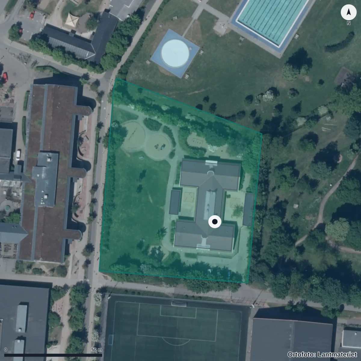 Flygbild över Klövervallens Förskola, ortofoto från Lantmäteriet