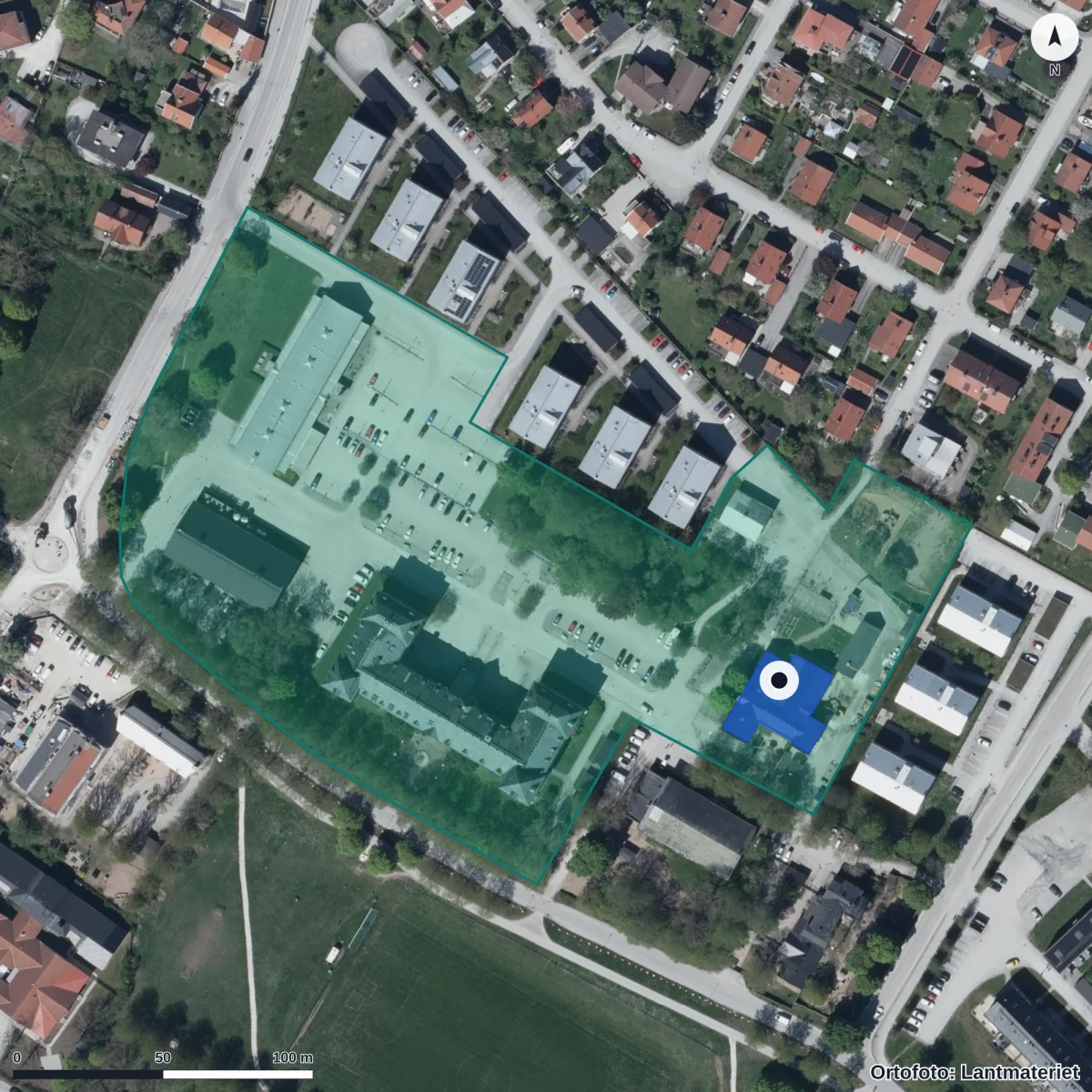 Flygbild över Montessori Friskola Gotland, ortofoto från Lantmäteriet