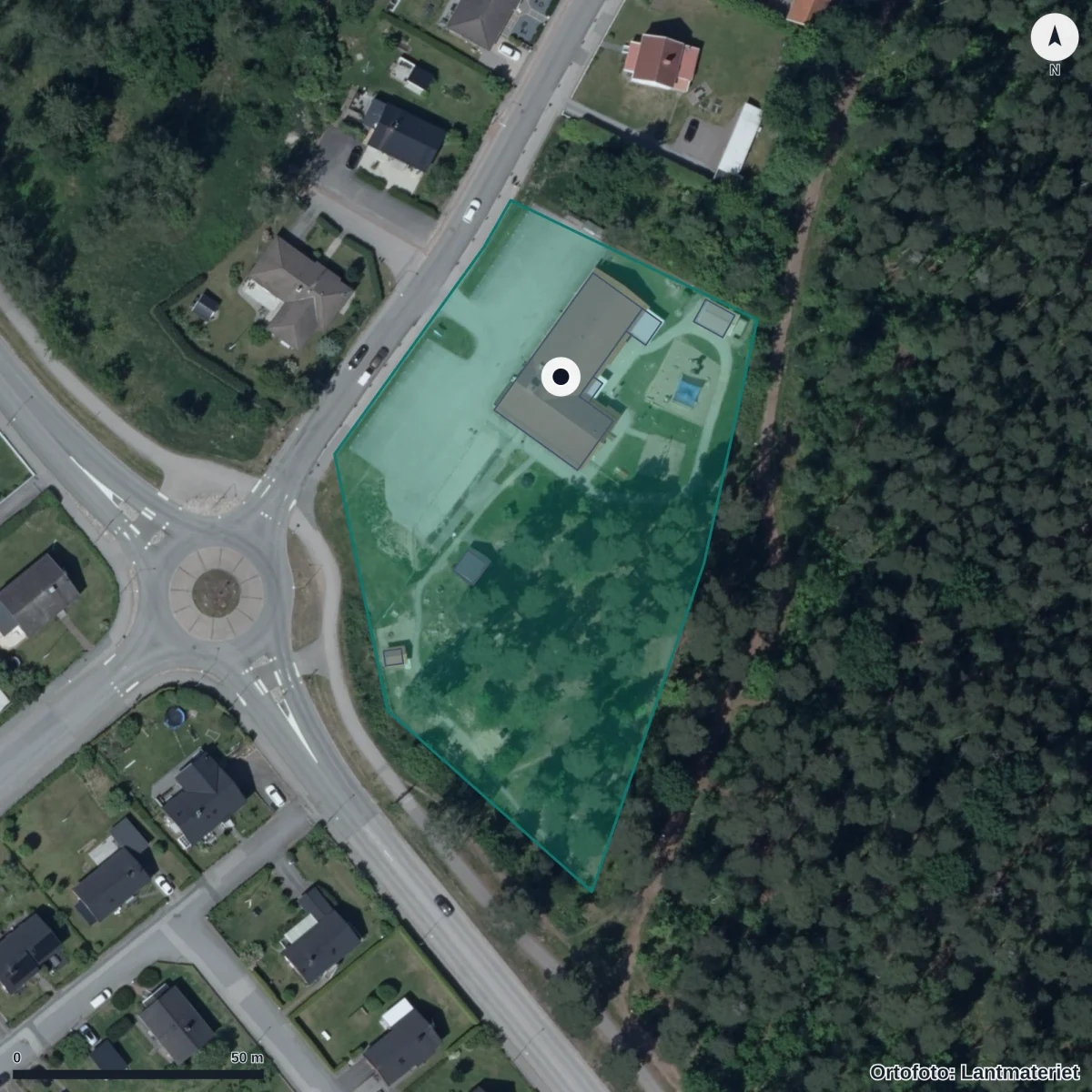 Flygbild över Skogsbackens Förskola, ortofoto från Lantmäteriet