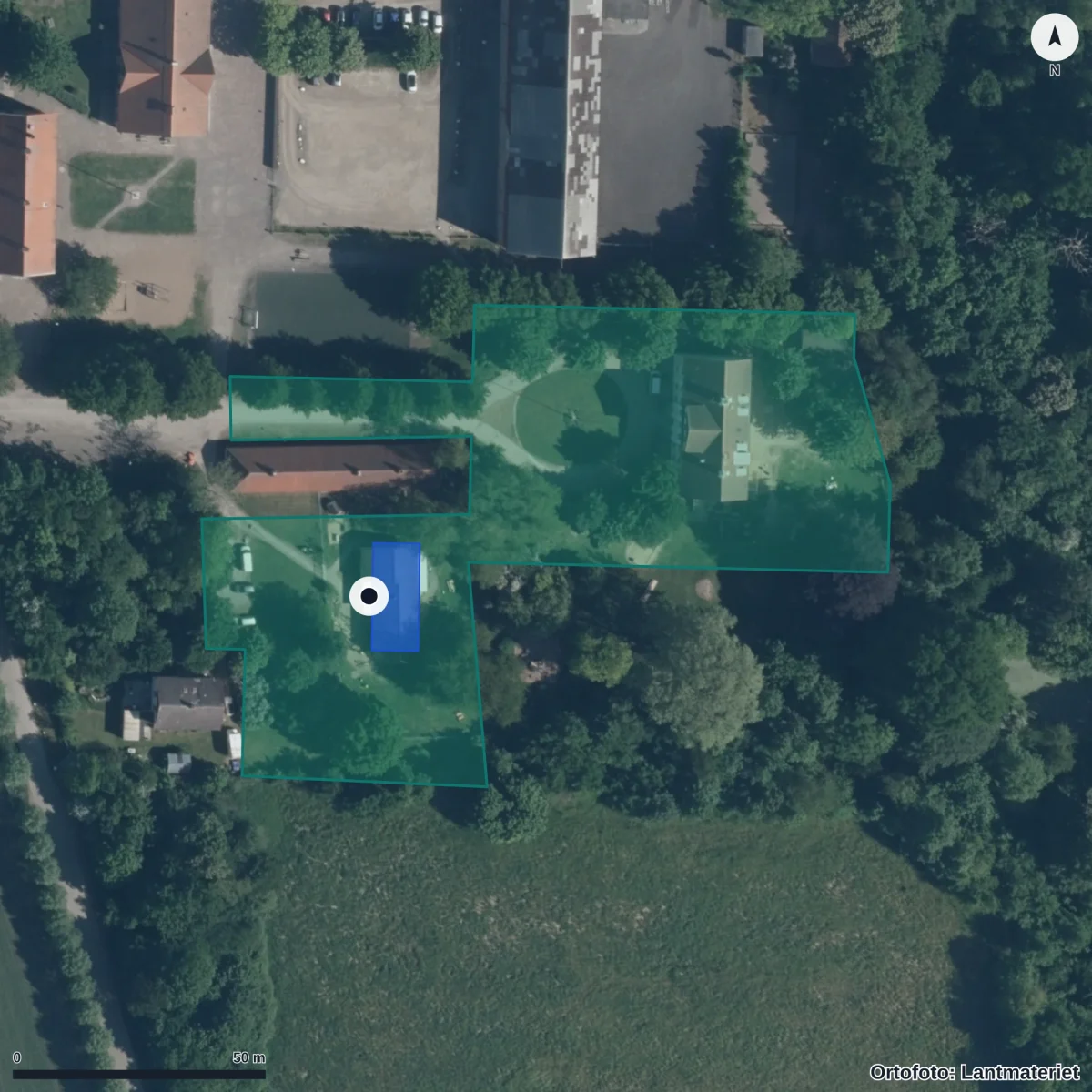 Flygbild över Säbyholms Montessoriförskola, ortofoto från Lantmäteriet