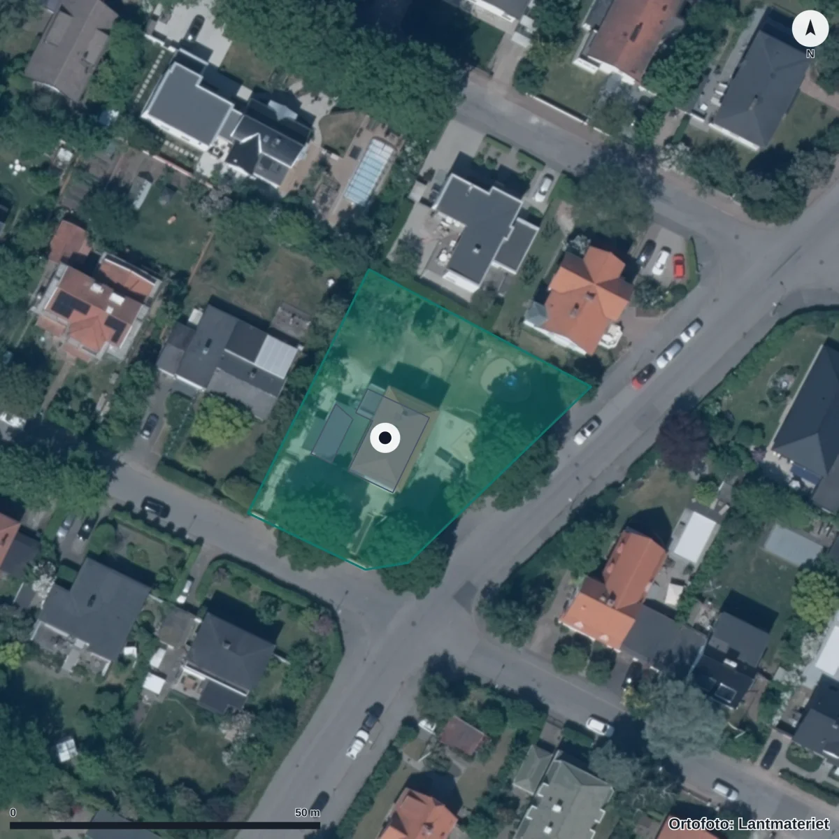Flygbild över Villa Lindhaga Montessoriförskola, ortofoto från Lantmäteriet