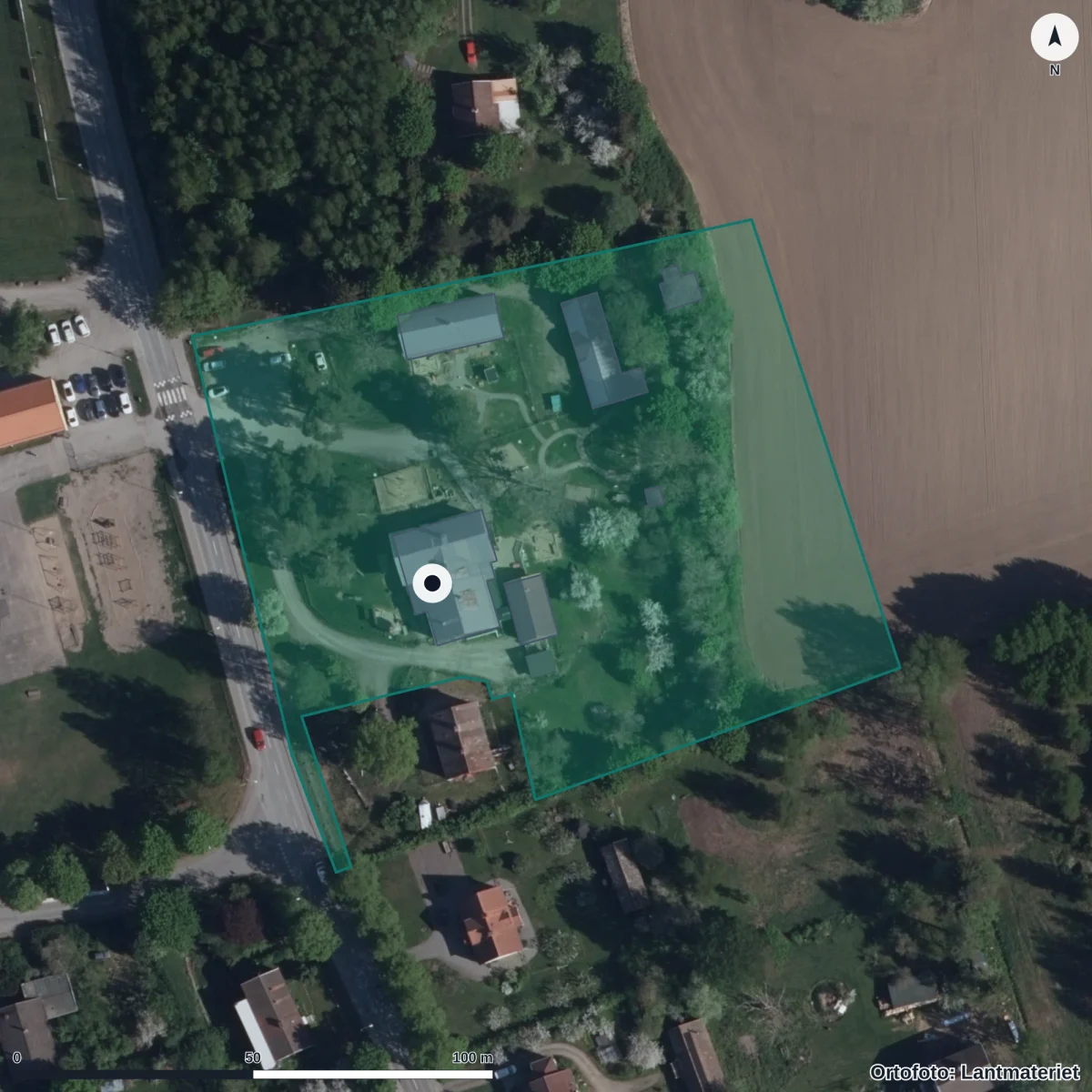 Flygbild över Förskolan Tallbacken, ortofoto från Lantmäteriet
