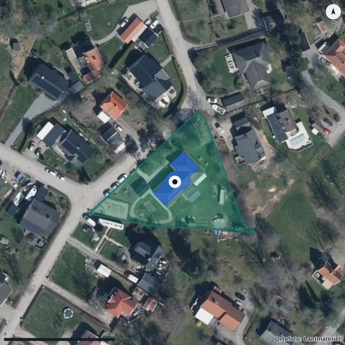 Flygbild över Föräldrakooperativet Skogsmusen, ortofoto från Lantmäteriet