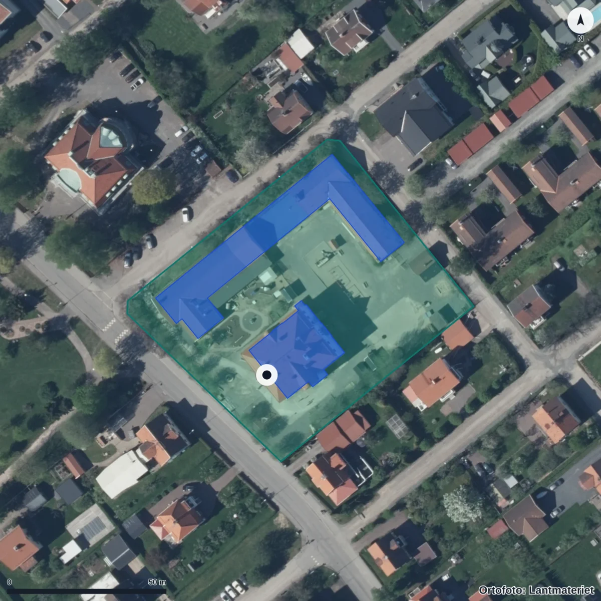 Flygbild över Montessoriförskolan Solstrålen, ortofoto från Lantmäteriet