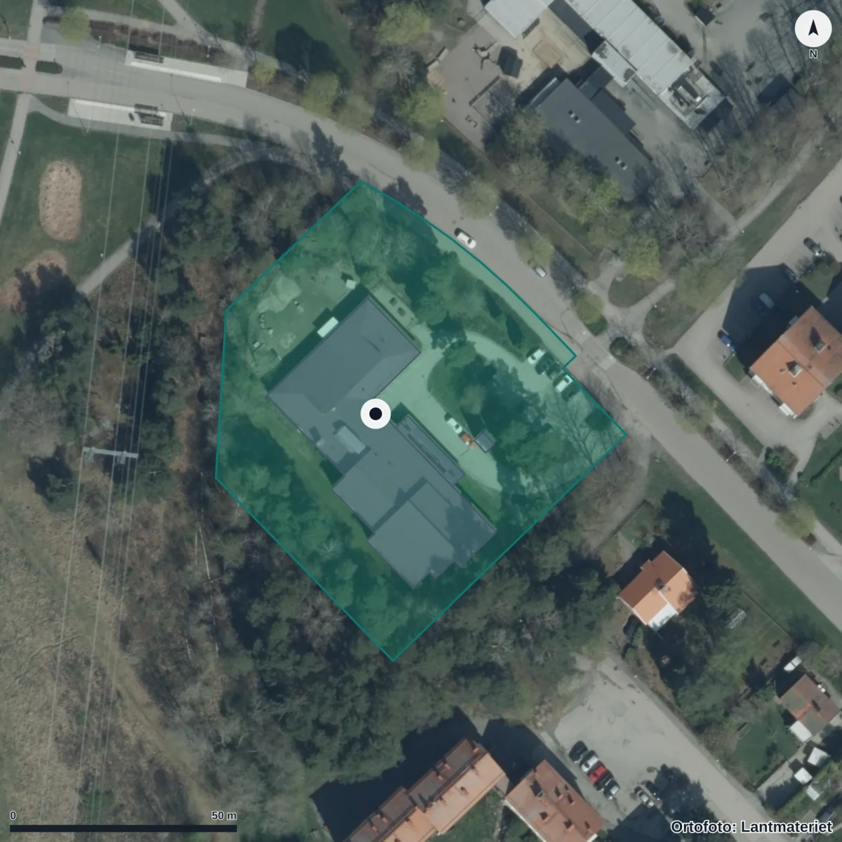Flygbild över Utforskarens Förskola Enögla, ortofoto från Lantmäteriet