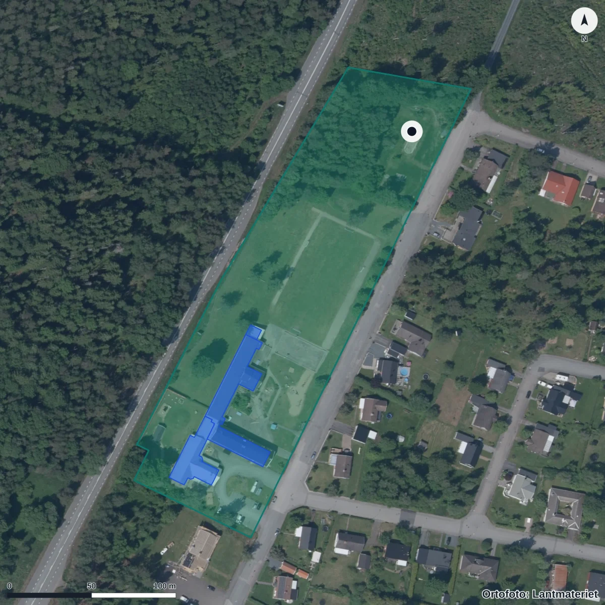 Flygbild över Sandsjöfors Förskola, ortofoto från Lantmäteriet