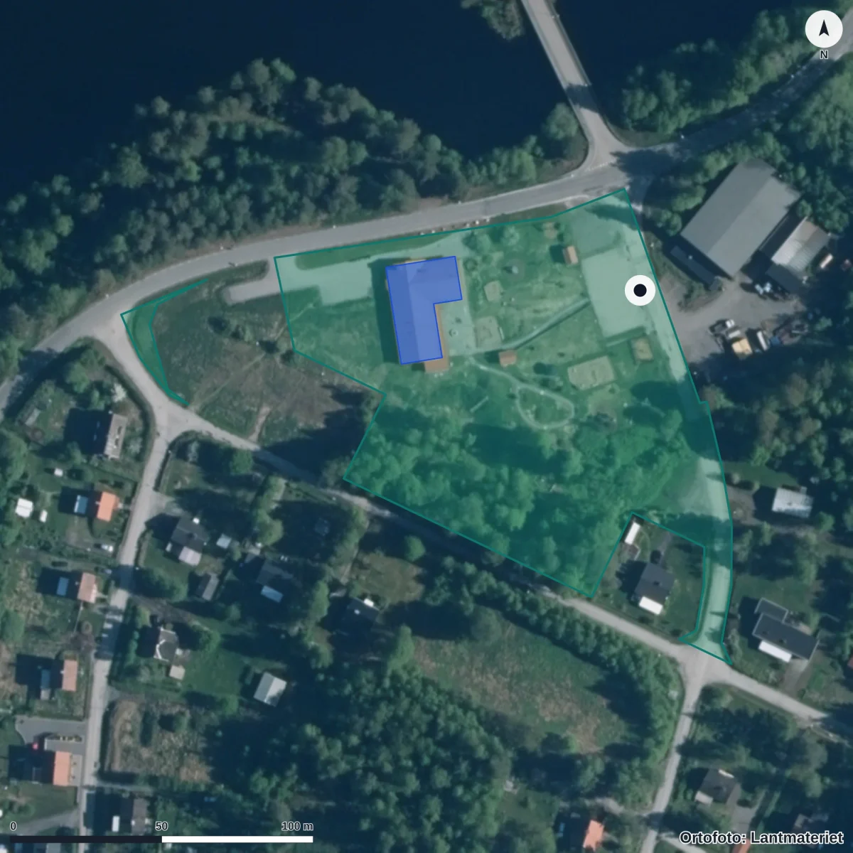 Flygbild över Förskolan Åstugan, ortofoto från Lantmäteriet