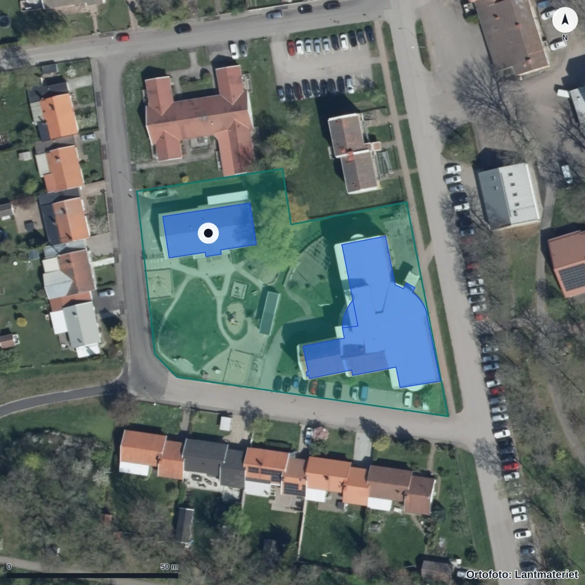 Flygbild över Montessoriförskolan Solstrålen, ortofoto från Lantmäteriet