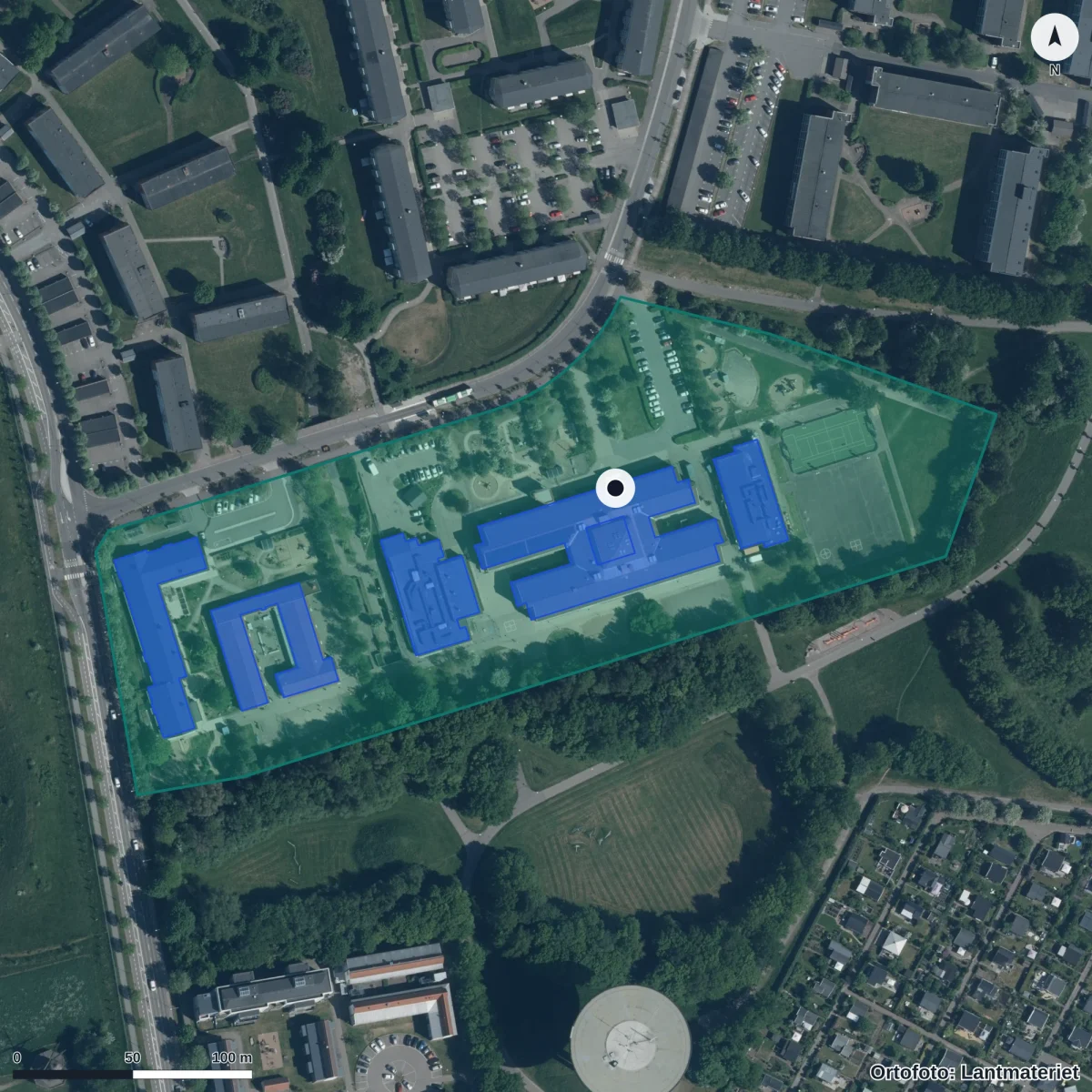 Flygbild över Fantasia Förskola Fredriksdal, ortofoto från Lantmäteriet