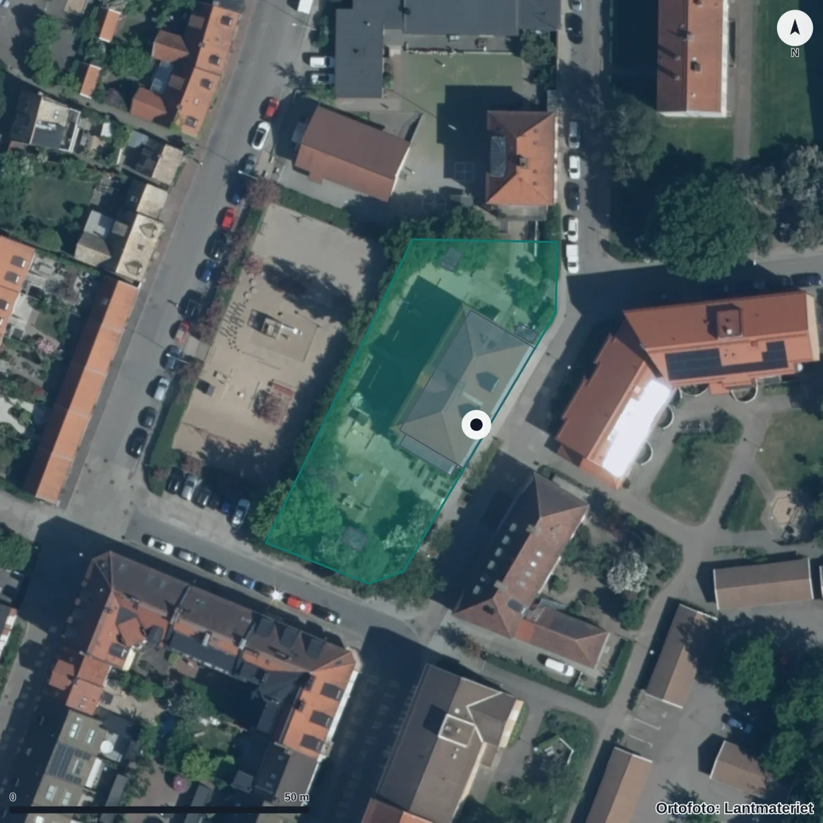 Flygbild över Slottshöjdens Förskola, ortofoto från Lantmäteriet