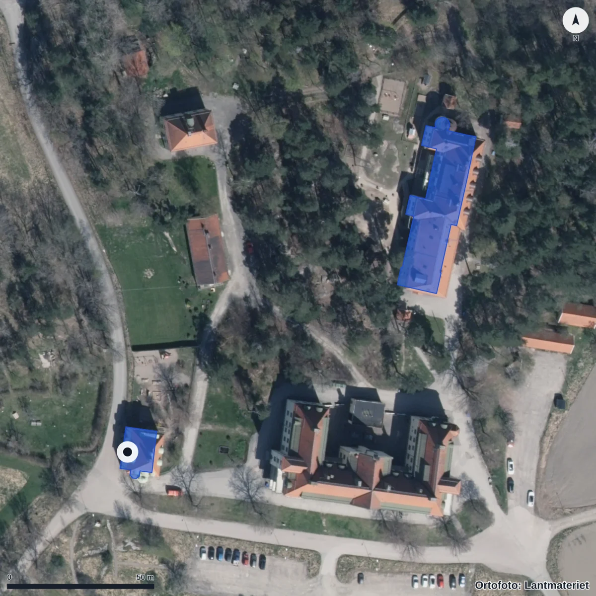 Flygbild över Eskilstuna Friluftsförskola Balsta, ortofoto från Lantmäteriet