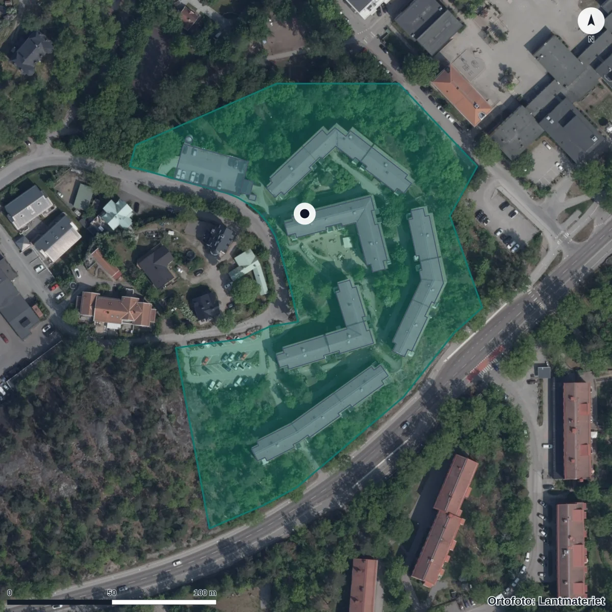 Flygbild över Bergatrollets Föräldrakooperativ, ortofoto från Lantmäteriet