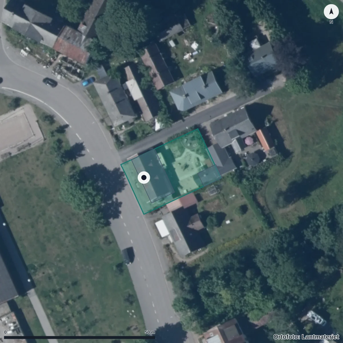 Flygbild över Montessoriförskolan Tjädern, ortofoto från Lantmäteriet