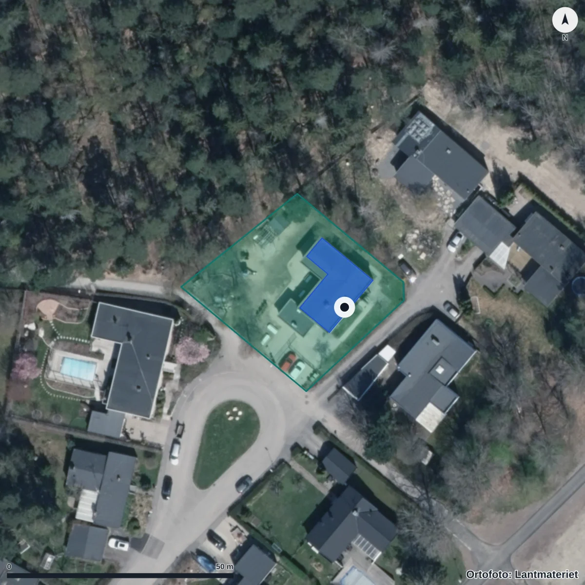 Flygbild över Föräldrakooperativet Björnligan, ortofoto från Lantmäteriet