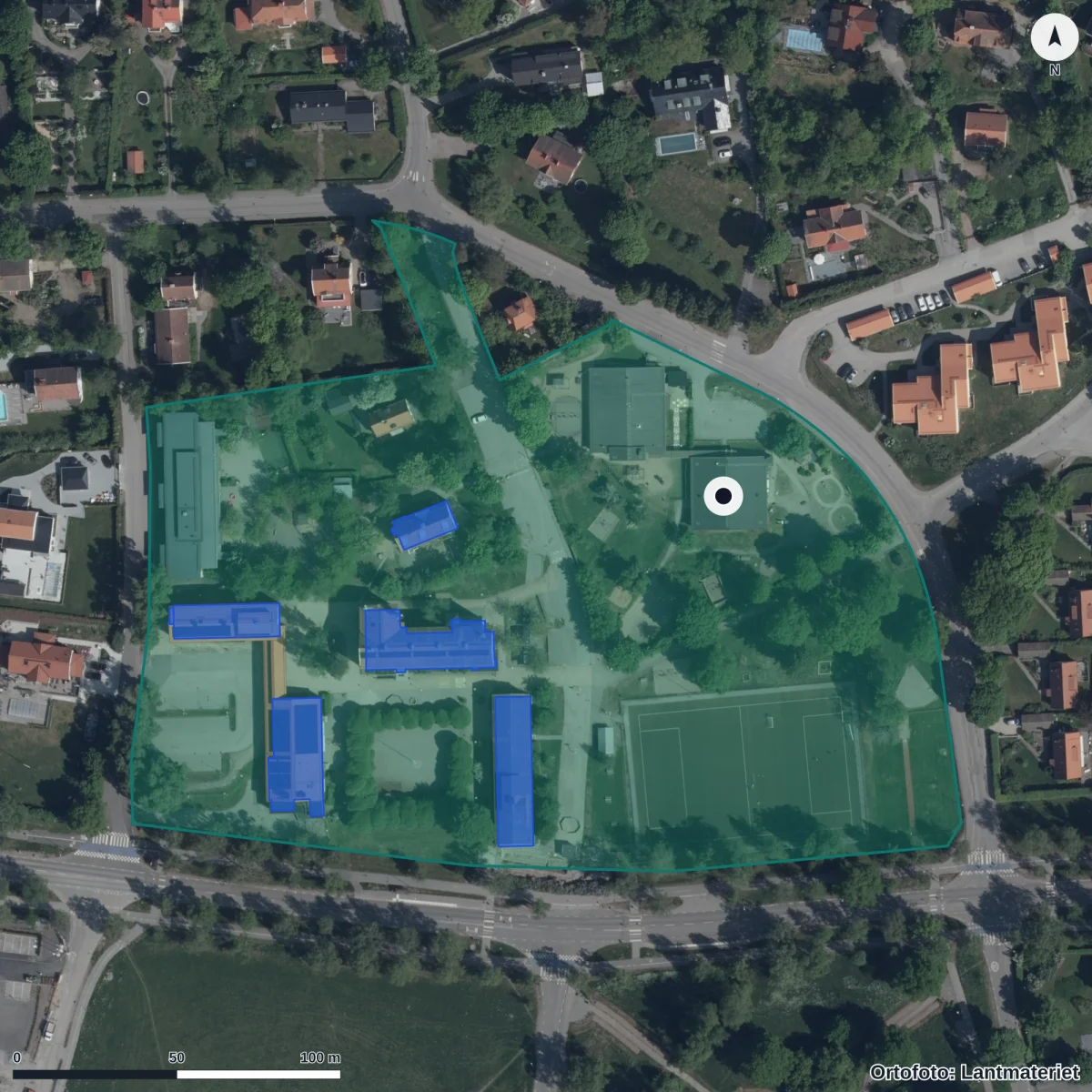 Flygbild över Svalans Montessoriförskola I Danderyd, ortofoto från Lantmäteriet