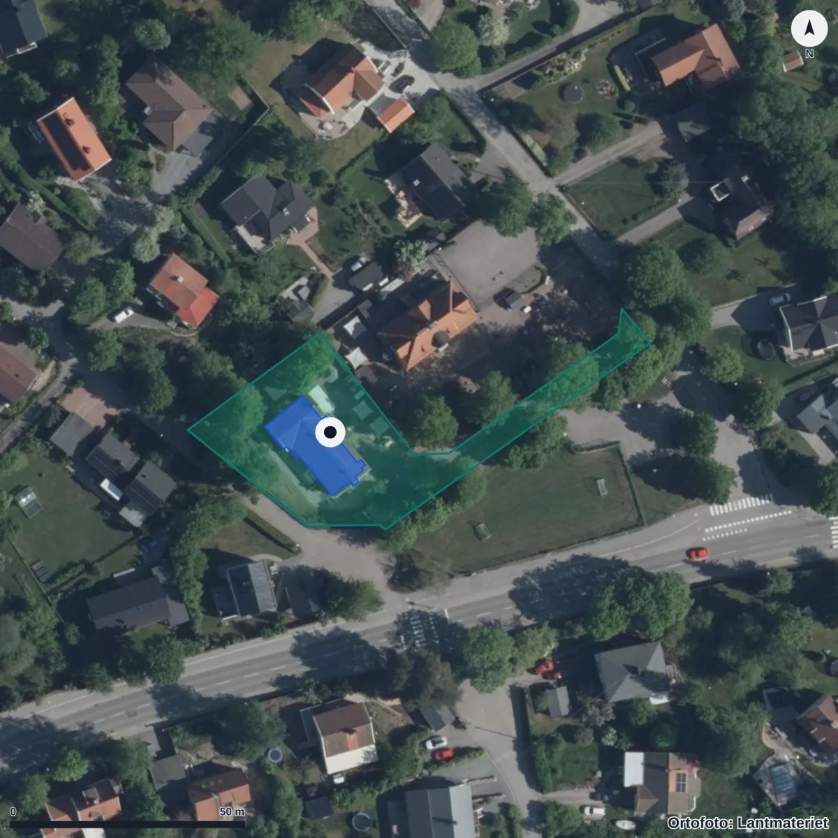 Flygbild över Montessoriförskolan Solkatten, ortofoto från Lantmäteriet