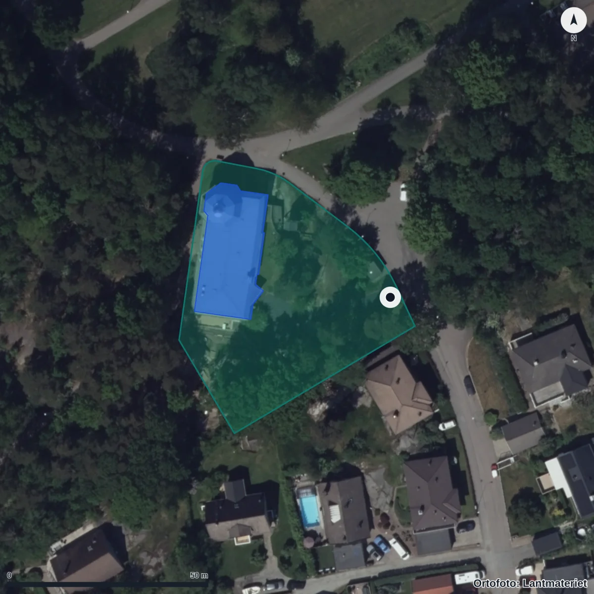 Flygbild över Grevegårdskyrkan, Förskola Lingonet, ortofoto från Lantmäteriet
