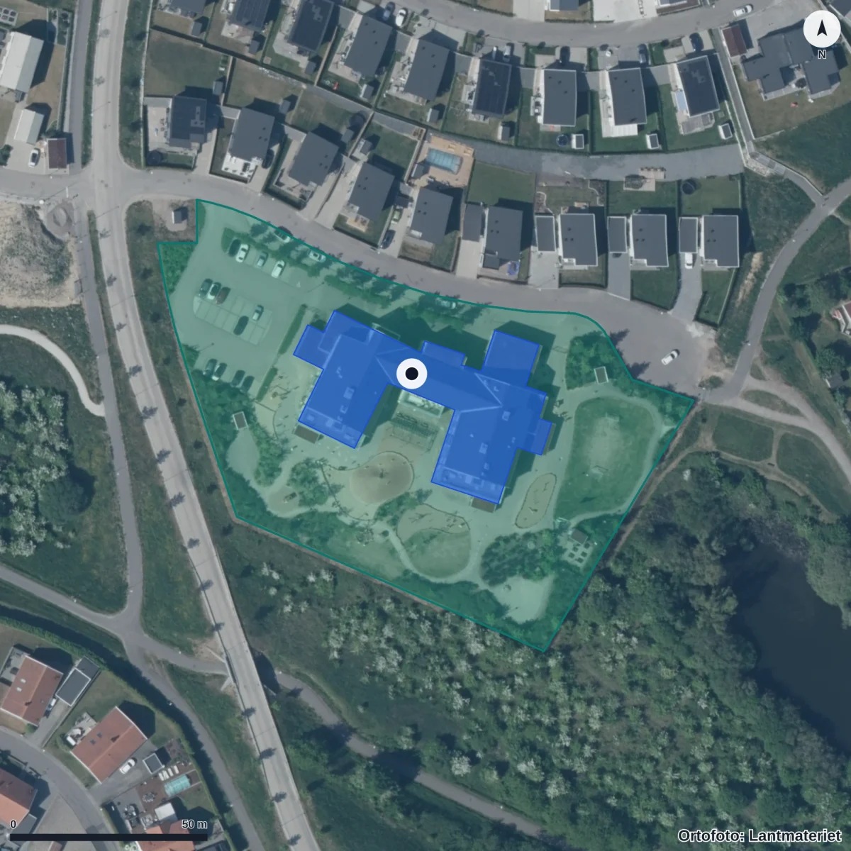 Flygbild över Bara Backar Förskola, ortofoto från Lantmäteriet